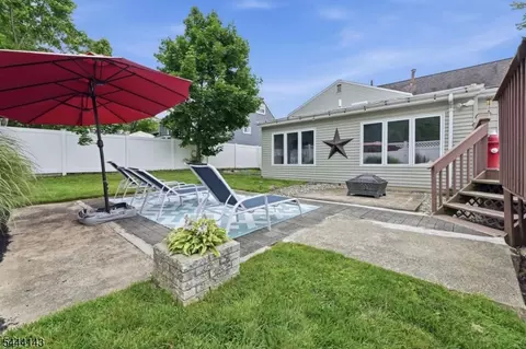 Exterior - 29 Daniel St, Dover, NJ 07801 photo 4 of 11