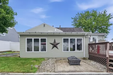 Exterior - 29 Daniel St, Dover, NJ 07801 photo 3 of 11