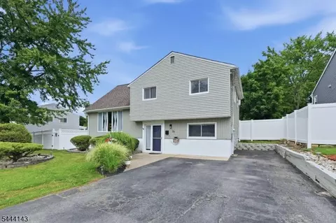 Exterior - 29 Daniel St, Dover, NJ 07801 photo 2 of 11