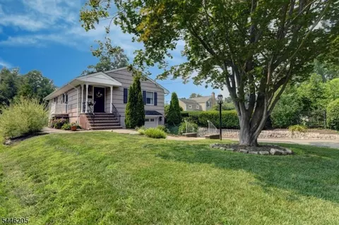 51 Hopper Ave, Pompton Plains, NJ 07444