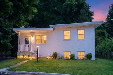 221 Lakeview Dr, Ridgewood, NJ 07450