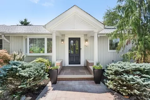 216 Glen Crest Dr, Branchburg, NJ 08853