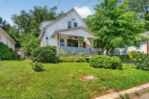 7 New St, Washington, NJ 07882