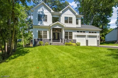 21 Maplewood Dr, Livingston, NJ 07039
