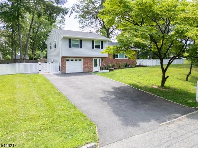 32 Headley Ave, Morris Plains, NJ 07950