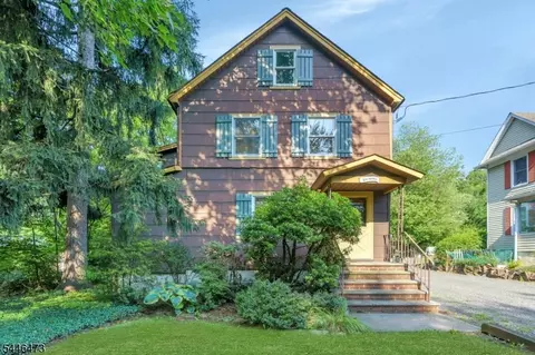 95 Hillcrest Rd, Watchung, NJ 07069