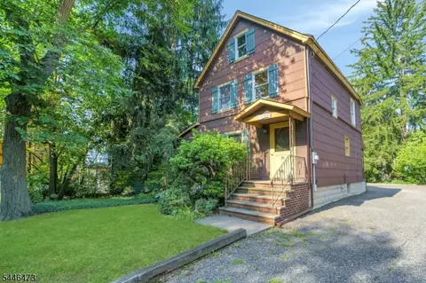 95 Hillcrest Rd, Watchung, NJ 07069
