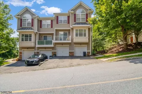 34 Ridge Dr, Pompton Lakes, NJ 07442