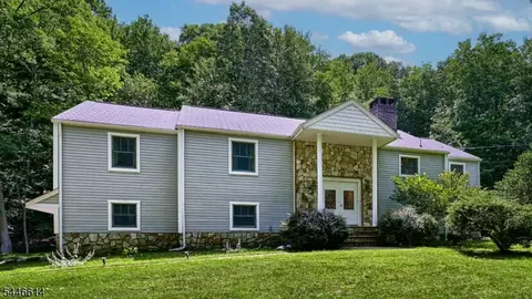 460 Laurel Ln, Kinnelon, NJ 07405