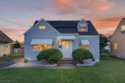 141 N 8th Ave, Manville, NJ 08835