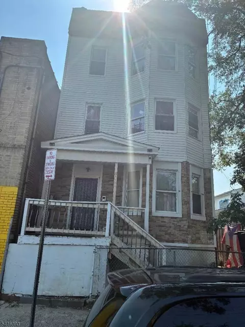 468 S 18th St #3, Newark, NJ 07103