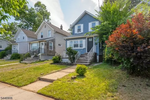 810 Spruce St, Roselle, NJ 07203