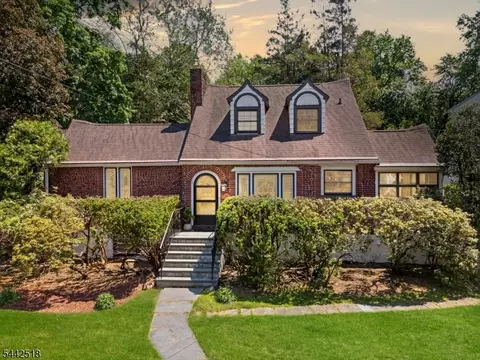 201 Little Falls Rd, Cedar Grove, NJ 07009