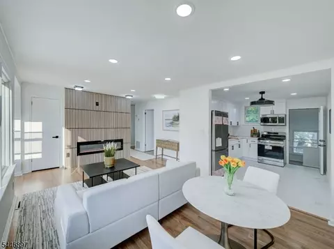 Living - 271 Valley Rd, Clark, NJ 07066 photo 2 of 2