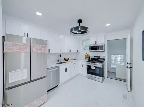 Kitchen - 271 Valley Rd, Clark, NJ 07066 photo 1 of 1