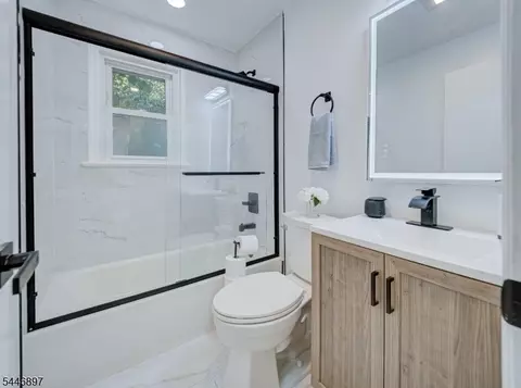 Bath - 271 Valley Rd, Clark, NJ 07066 photo 1 of 2