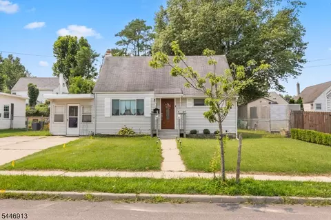 9 Soloff Dr, Hamilton, NJ 08610