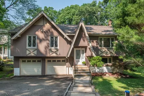 110 Unger Ave, Stanhope, NJ 07874
