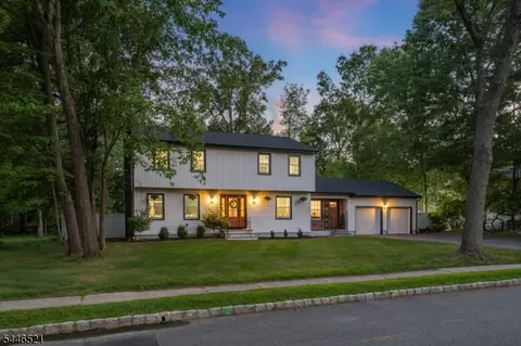 17 New England Dr, Lake Hiawatha, NJ 07034