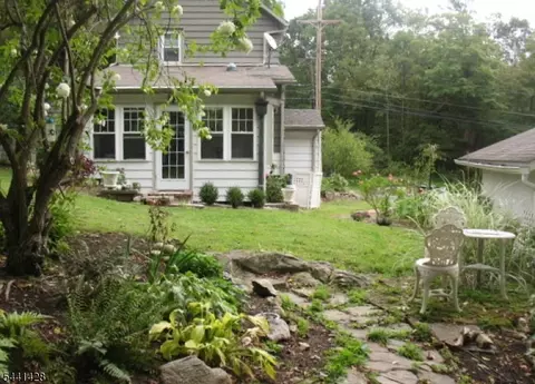 87 Main St, Andover, NJ 07821