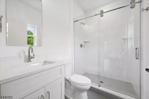 Bath - 34 Crestview Ave, Madison, NJ 07940 photo 6 of 9