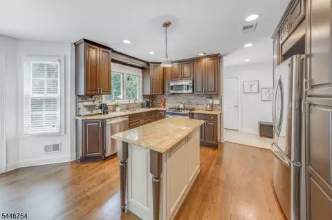 53 Maple Ave, Berkeley Heights, NJ 07922 photo 4