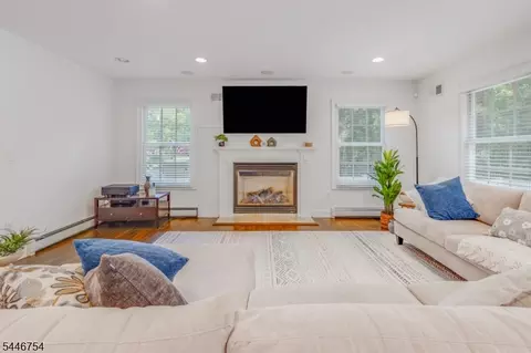 53 Maple Ave, Berkeley Heights, NJ 07922 photo 9
