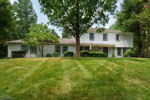 30 Montgomery Ave, Rocky Hill, NJ 08553