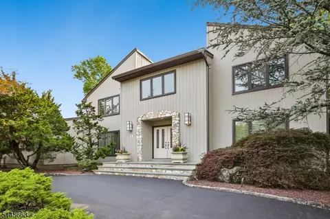 11 Maywood Ct, Caldwell, NJ 07006