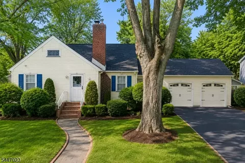 55 Chestnut St, Hillsdale, NJ 07642
