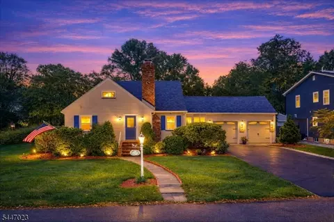55 Chestnut St, Hillsdale, NJ 07642