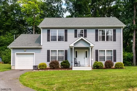 8 Spruce Dr, Green Twp, NJ 07821