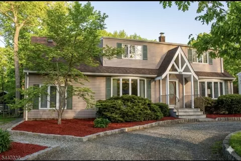 27 River Rd, Stanhope, NJ 07874