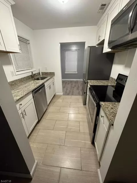 60 Almond Dr, Somerset, NJ 08873