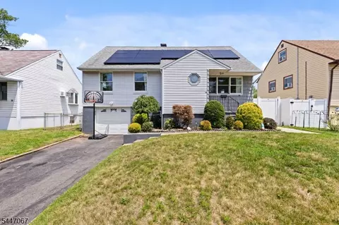 90 Maryknoll Rd, Metuchen, NJ 08840