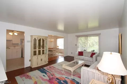 27 Gracie Rd, East Hanover, NJ 07936