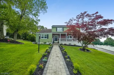 33 Frederick Dr, West Milford, NJ 07480