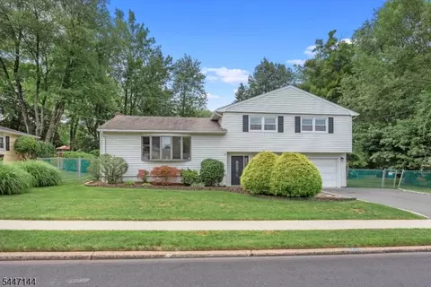 211 Park Ave, Emerson, NJ 07630