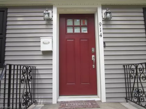 914 Oak St, Roselle, NJ 07203