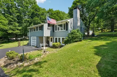 14 Bunnvale Rd, Califon, NJ 07830