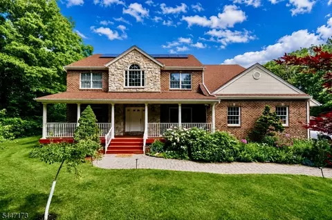 4 White Tail Ct, Stockholm, NJ 07460
