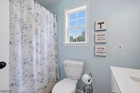 Bath - 163 Bryans Rd, Hampton, NJ 08827 photo 4 of 4