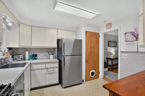 Kitchen - 72 Lyons Pl, Springfield, NJ 07081 photo 1 of 2