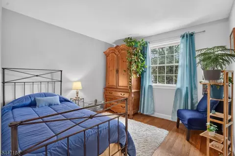 Bedroom - 72 Lyons Pl, Springfield, NJ 07081 photo 4 of 4