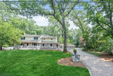 4 Burma Rd, Wyckoff, NJ 07481