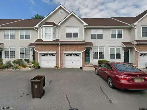 4 Reins Ct, Somerset, NJ 08873