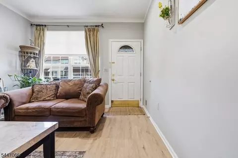 4 Reins Ct, Somerset, NJ 08873