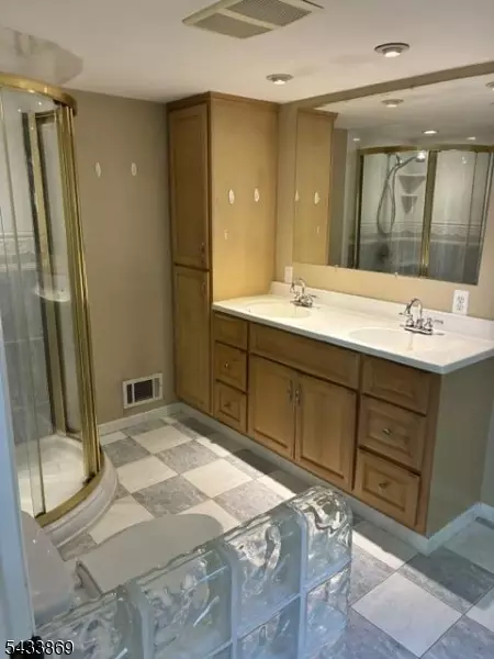 Bath - 19 Crescent Rd, Wayne, NJ 07470 photo 3 of 6