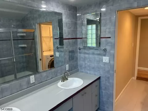 Bath - 19 Crescent Rd, Wayne, NJ 07470 photo 5 of 6