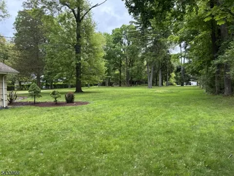 Exterior - 19 Crescent Rd, Wayne, NJ 07470 photo 2 of 2